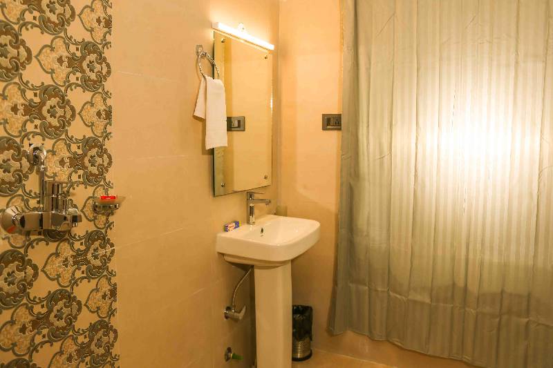 best luxury hotel in ladakh