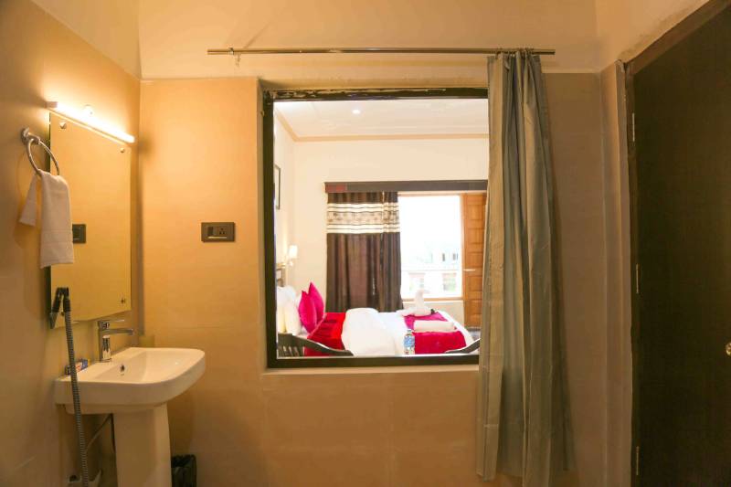 best luxury hotel in ladakh