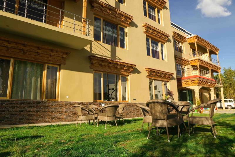 best budget hotel in leh ladakh